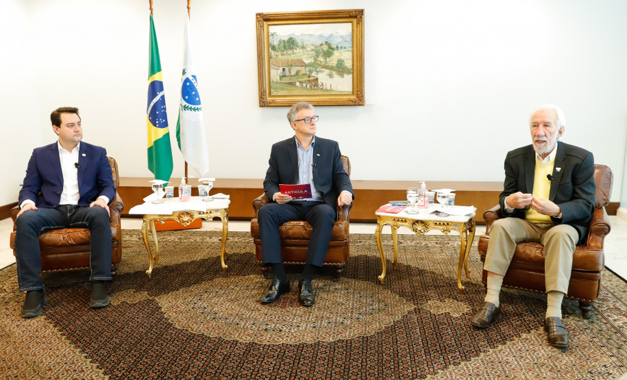 O governador Carlos Massa Ratinho Junior considera que o Paraná será um dos primeiros estados do Brasil a retomar as atividades econômicas após a pandemia do novo coronavírus.Em videoconferência com empresários paranaenses, promovido pelo Sebrae-PR, nesta terça-feira,26, Ratinho Junior afirmou que o governo estadual já está elaborando projetos para estimular a economia, e reforçou que haverá aporte de recursos públicos em obras urbanas e de logística que vão contribuir para a retomada.