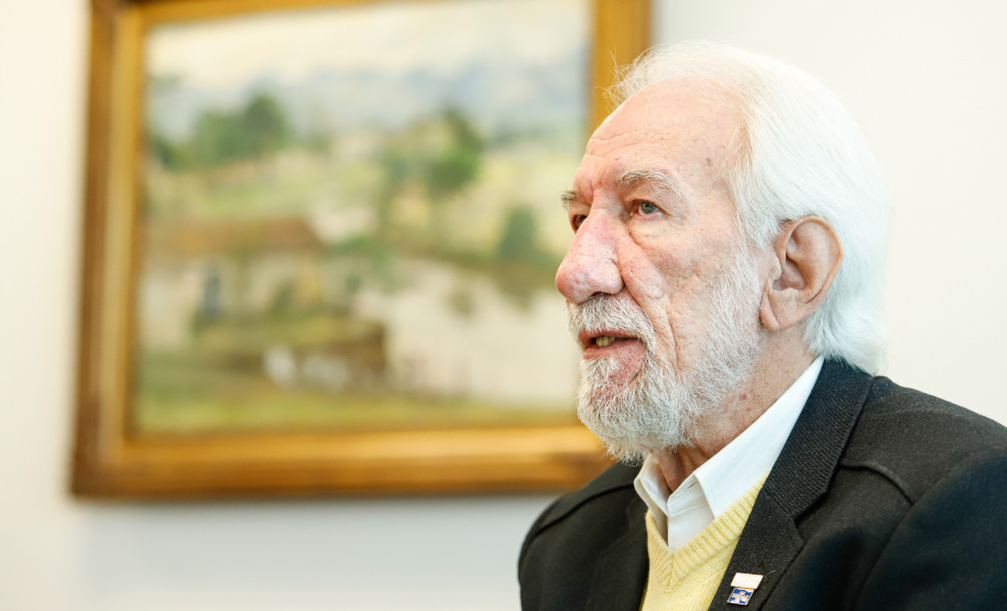 O governador Carlos Massa Ratinho Junior considera que o Paraná será um dos primeiros estados do Brasil a retomar as atividades econômicas após a pandemia do novo coronavírus.Em videoconferência com empresários paranaenses, promovido pelo Sebrae-PR, nesta terça-feira,26, Ratinho Junior afirmou que o governo estadual já está elaborando projetos para estimular a economia, e reforçou que haverá aporte de recursos públicos em obras urbanas e de logística que vão contribuir para a retomada.