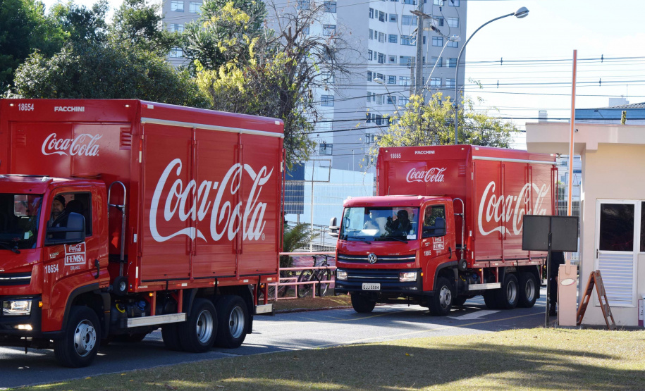 O Complexo Hospitalar do Trabalhador (CHT), em Curitiba, recebeu nesta terça-feira (26) uma doação de 24 mil garrafas de água (12 mil litros) da Coca-Cola FEMSA Brasil. Cerca de dois mil profissionais de saúde serão beneficiados nas unidades próprias que fazem parte do CHT: o Hospital do Trabalhador, o Centro Hospitalar de Reabilitação e o Hospital de Infectologia e Retaguarda Clínica Oswaldo Cruz.
Foto: Américo Antonio/SESA