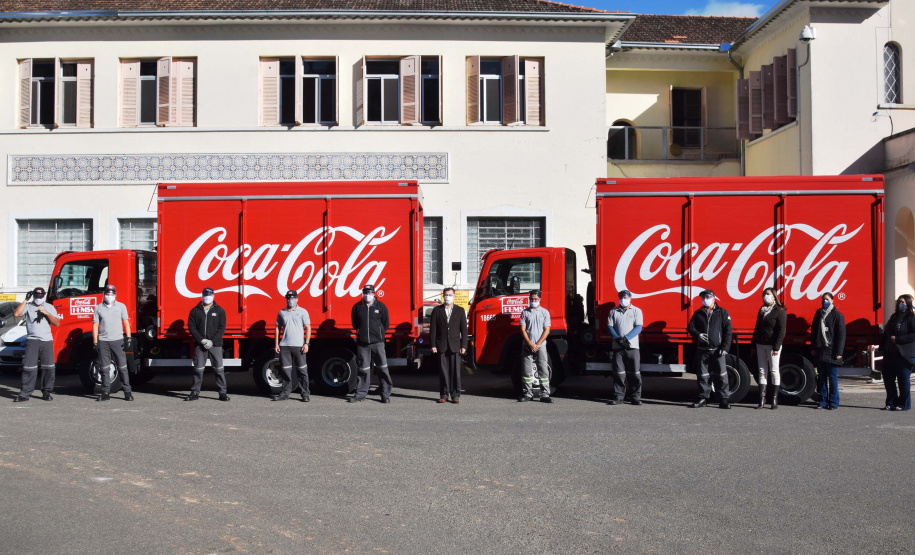 O Complexo Hospitalar do Trabalhador (CHT), em Curitiba, recebeu nesta terça-feira (26) uma doação de 24 mil garrafas de água (12 mil litros) da Coca-Cola FEMSA Brasil. Cerca de dois mil profissionais de saúde serão beneficiados nas unidades próprias que fazem parte do CHT: o Hospital do Trabalhador, o Centro Hospitalar de Reabilitação e o Hospital de Infectologia e Retaguarda Clínica Oswaldo Cruz.
Foto: Américo Antonio/SESA