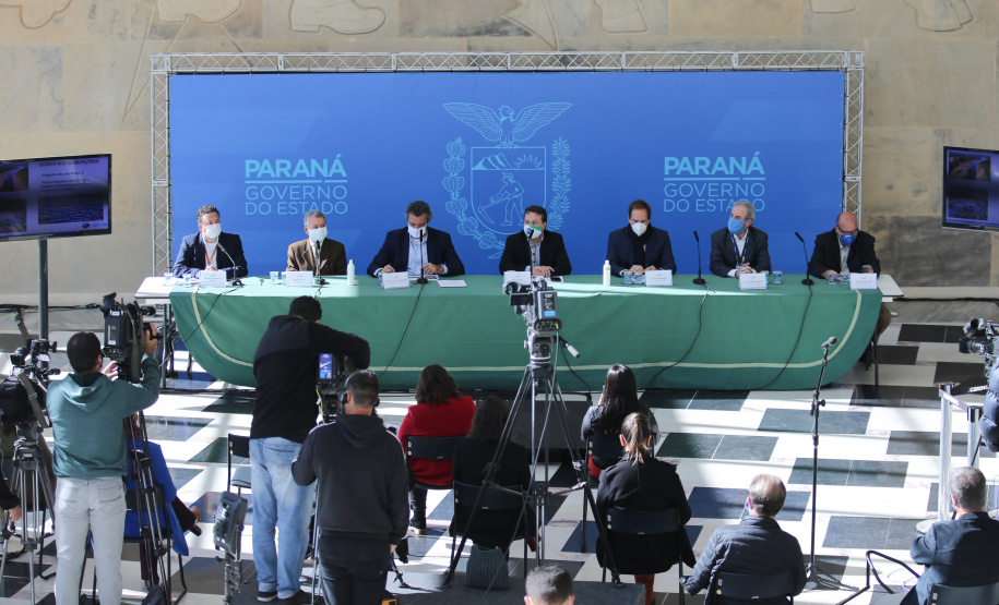 Coletiva Hidrica O Governo do Estado realiza coletiva de imprensa com representantes da Secretaria de Desenvolvimento Sustentável e Turismo, Instituto Água e Terra, Sanepar, Copel e Simepar para apresentar um balanço da situação hídrica do Paraná e novas ações para enfrentamento do período de estiagem. Curitiba - 27/05/2020 - Foto: Geraldo Bubniak/AEN
