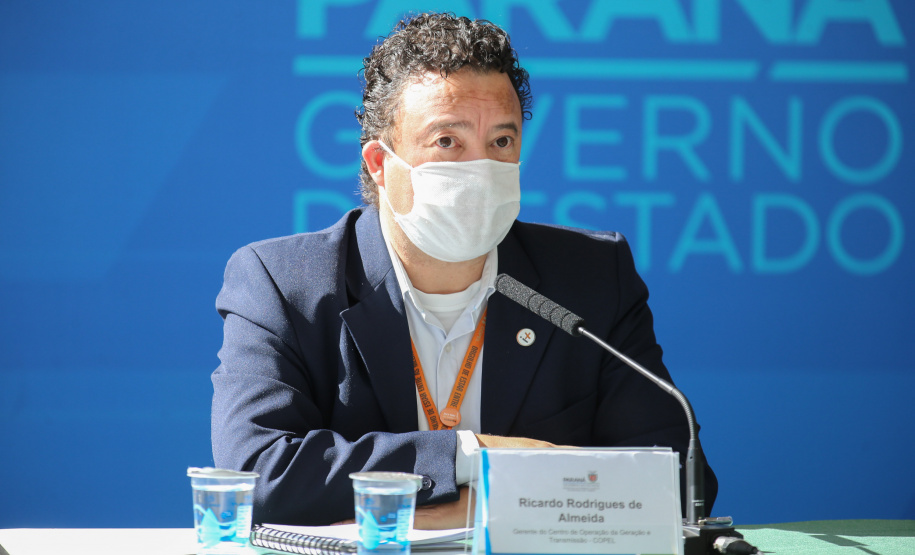 Coletiva Hidrica O Governo do Estado realiza coletiva de imprensa com representantes da Secretaria de Desenvolvimento Sustentável e Turismo, Instituto Água e Terra, Sanepar, Copel e Simepar para apresentar um balanço da situação hídrica do Paraná e novas ações para enfrentamento do período de estiagem. Na foto, Gerente do Centro de Operaçao da Geracao e Transmissao da Copel, Ricardo Rodrigues de Almeida.Curitiba - 27/05/2020 - Foto: Geraldo Bubniak/AEN