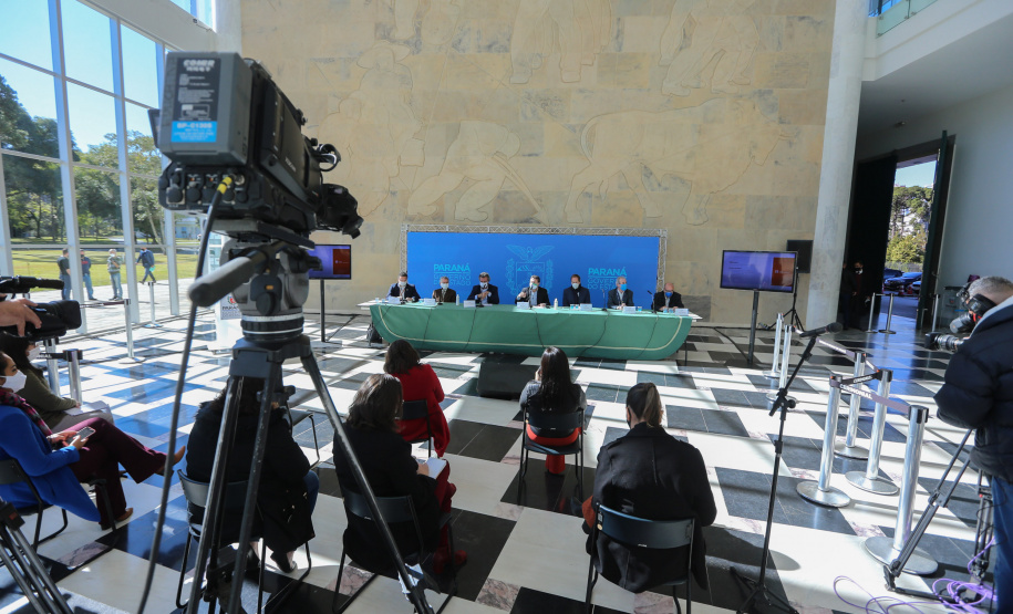Coletiva Hidrica O Governo do Estado realiza coletiva de imprensa com representantes da Secretaria de Desenvolvimento Sustentável e Turismo, Instituto Água e Terra, Sanepar, Copel e Simepar para apresentar um balanço da situação hídrica do Paraná e novas ações para enfrentamento do período de estiagem. Curitiba - 27/05/2020 - Foto: Geraldo Bubniak/AEN