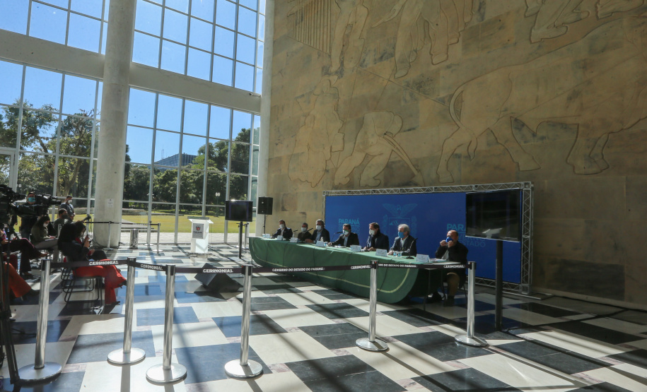 Coletiva Hidrica O Governo do Estado realiza coletiva de imprensa com representantes da Secretaria de Desenvolvimento Sustentável e Turismo, Instituto Água e Terra, Sanepar, Copel e Simepar para apresentar um balanço da situação hídrica do Paraná e novas ações para enfrentamento do período de estiagem. Curitiba - 27/05/2020 - Foto: Geraldo Bubniak/AEN