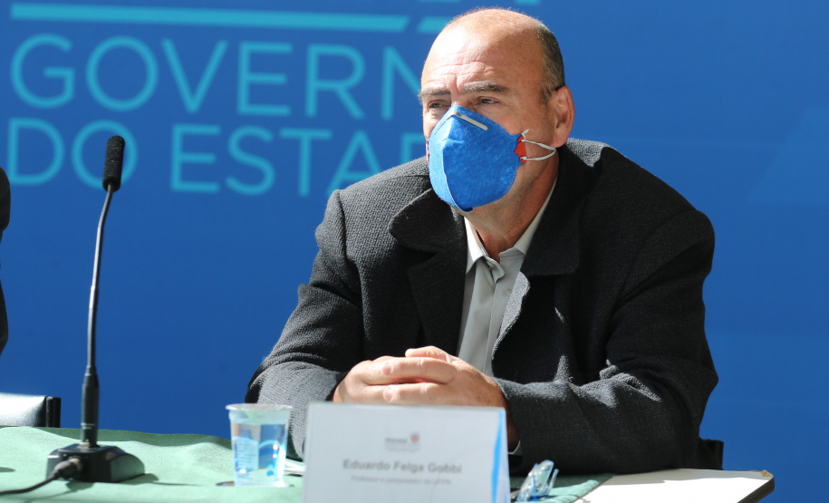 Coletiva Hidrica O Governo do Estado realiza coletiva de imprensa com representantes da Secretaria de Desenvolvimento Sustentável e Turismo, Instituto Água e Terra, Sanepar, Copel e Simepar para apresentar um balanço da situação hídrica do Paraná e novas ações para enfrentamento do período de estiagem. Na foto o pesquisador e professor da UFPR, Eduardo Felga Gobbi.Curitiba - 27/05/2020 - Foto: Geraldo Bubniak/AEN