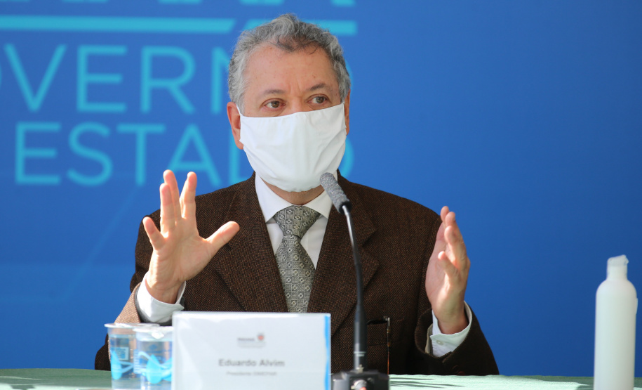 Coletiva Hidrica O Governo do Estado realiza coletiva de imprensa com representantes da Secretaria de Desenvolvimento Sustentável e Turismo, Instituto Água e Terra, Sanepar, Copel e Simepar para apresentar um balanço da situação hídrica do Paraná e novas ações para enfrentamento do período de estiagem. Na foto o presidente do Simepar, Eduardo Alvim.Curitiba - 27/05/2020 - Foto: Geraldo Bubniak/AEN