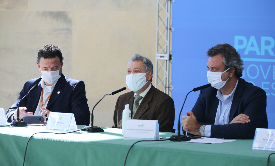 Coletiva Hidrica O Governo do Estado realiza coletiva de imprensa com representantes da Secretaria de Desenvolvimento Sustentável e Turismo, Instituto Água e Terra, Sanepar, Copel e Simepar para apresentar um balanço da situação hídrica do Paraná e novas ações para enfrentamento do período de estiagem. Curitiba - 27/05/2020 - Foto: Geraldo Bubniak/AEN