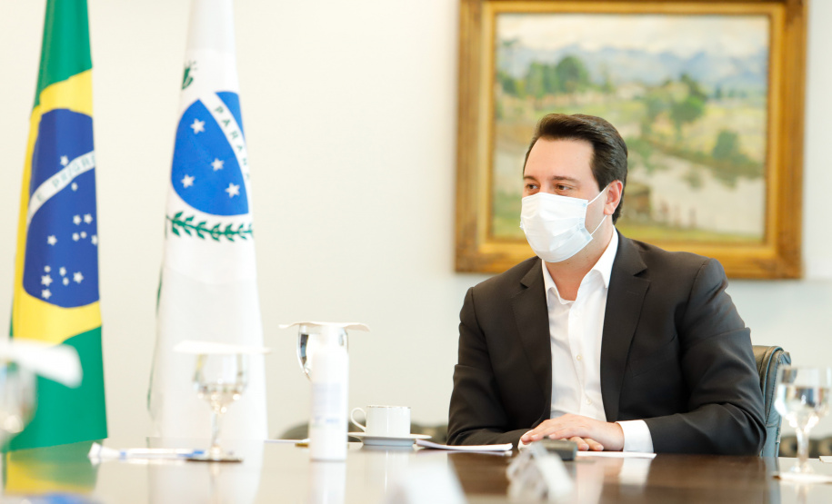 O governador Carlos Massa Ratinho Junior e o presidente da Adimax Indústria e Comércio de Alimentos, Adir Comunello, anunciaram nesta quarta-feira (27), em evento no Palácio Iguaçu, um novo investimento no Paraná. A indústria de fabricação e distribuição de alimentos para cães e gatos vai investir R$ 14,6 milhões na abertura de uma planta em Mandirituba, na Região Metropolitana de Curitiba.