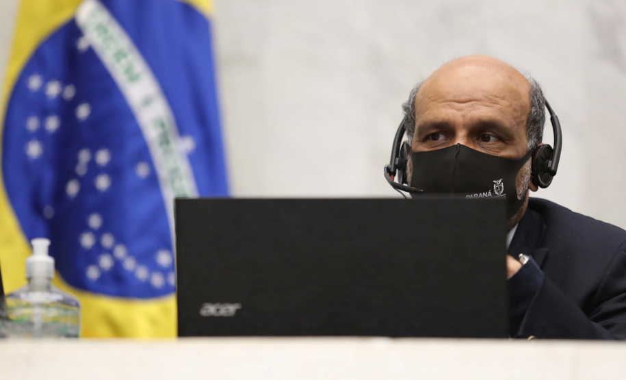 O secretário estadual da Fazenda, Renê de Oliveira Garcia Junior, apresentou nesta quarta-feira (27) na Assembleia Legislativa o balanço do primeiro quadrimestre de 2020 das contas do Estado. Ele alertou para o impacto provocado pela pandemia do novo coronavírus, citou a queda de arrecadação já na casa de R$ 1 bilhão e disse que a Secretaria de Saúde ainda tem 60% de orçamento disponível para investir em cuidados contra a Covid-19.Foto: Dálie Felberg/Alep