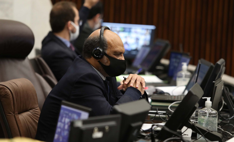 O secretário estadual da Fazenda, Renê de Oliveira Garcia Junior, apresentou nesta quarta-feira (27) na Assembleia Legislativa o balanço do primeiro quadrimestre de 2020 das contas do Estado. Ele alertou para o impacto provocado pela pandemia do novo coronavírus, citou a queda de arrecadação já na casa de R$ 1 bilhão e disse que a Secretaria de Saúde ainda tem 60% de orçamento disponível para investir em cuidados contra a Covid-19.Foto: Dálie Felberg/Alep