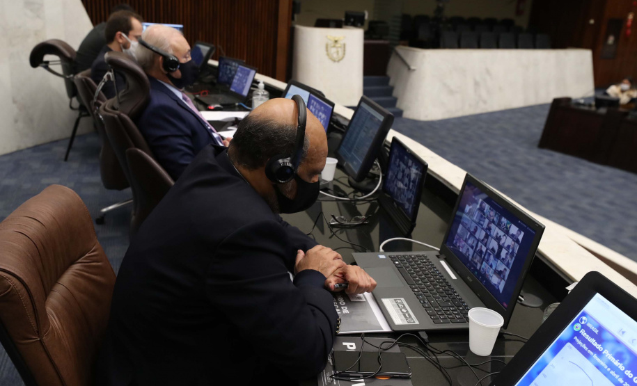 O secretário estadual da Fazenda, Renê de Oliveira Garcia Junior, apresentou nesta quarta-feira (27) na Assembleia Legislativa o balanço do primeiro quadrimestre de 2020 das contas do Estado. Ele alertou para o impacto provocado pela pandemia do novo coronavírus, citou a queda de arrecadação já na casa de R$ 1 bilhão e disse que a Secretaria de Saúde ainda tem 60% de orçamento disponível para investir em cuidados contra a Covid-19.Foto: Dálie Felberg/Alep