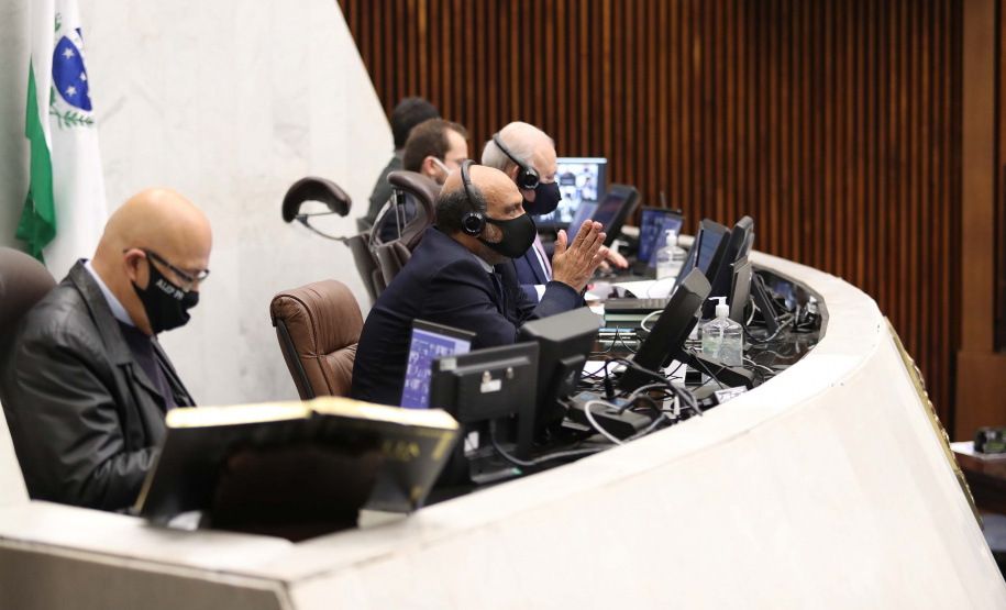 O secretário estadual da Fazenda, Renê de Oliveira Garcia Junior, apresentou nesta quarta-feira (27) na Assembleia Legislativa o balanço do primeiro quadrimestre de 2020 das contas do Estado. Ele alertou para o impacto provocado pela pandemia do novo coronavírus, citou a queda de arrecadação já na casa de R$ 1 bilhão e disse que a Secretaria de Saúde ainda tem 60% de orçamento disponível para investir em cuidados contra a Covid-19.Foto: Dálie Felberg/Alep