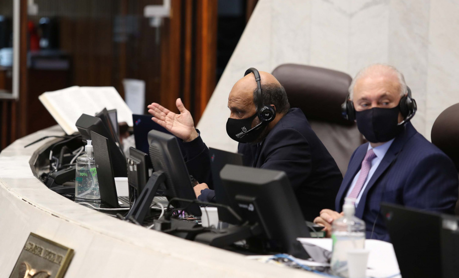 O secretário estadual da Fazenda, Renê de Oliveira Garcia Junior, apresentou nesta quarta-feira (27) na Assembleia Legislativa o balanço do primeiro quadrimestre de 2020 das contas do Estado. Ele alertou para o impacto provocado pela pandemia do novo coronavírus, citou a queda de arrecadação já na casa de R$ 1 bilhão e disse que a Secretaria de Saúde ainda tem 60% de orçamento disponível para investir em cuidados contra a Covid-19.Foto: Dálie Felberg/Alep
