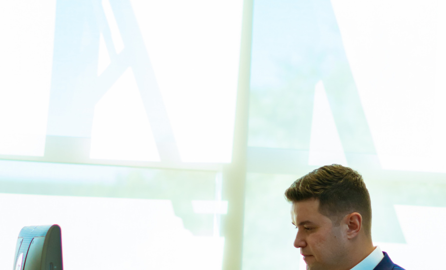 A experiência paranaense no enfrentamento à pandemia da Covid-19, com especial destaque para o uso de plataformas digitais, foi apresenta nesta quinta-feira (28) pelo chefe da Casa Civil Guto Silva no fórum virtual Ibero-Americano “As ações dos governos para o enfrentamento da Covid-19 nas plataformas digitais”.Foto: Guilherme Flores/Casa Civil