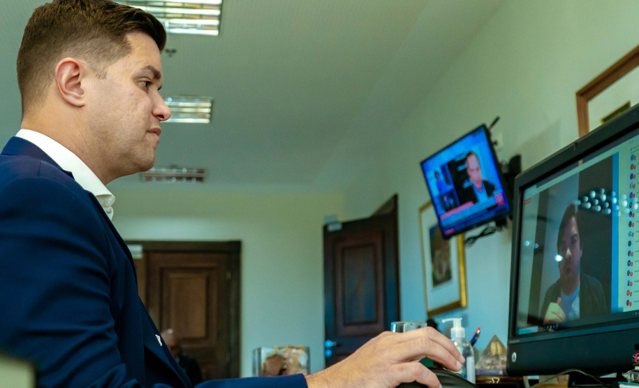 A experiência paranaense no enfrentamento à pandemia da Covid-19, com especial destaque para o uso de plataformas digitais, foi apresenta nesta quinta-feira (28) pelo chefe da Casa Civil Guto Silva no fórum virtual Ibero-Americano “As ações dos governos para o enfrentamento da Covid-19 nas plataformas digitais”.Foto: Guilherme Flores/Casa Civil