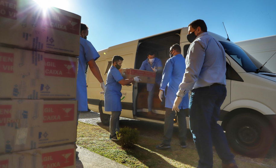 Copel repassa ao Lacen 200 mil kits para testes da Covid.