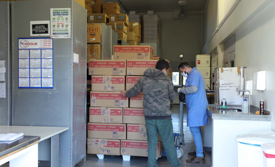 Copel repassa ao Lacen 200 mil kits para testes da Covid.