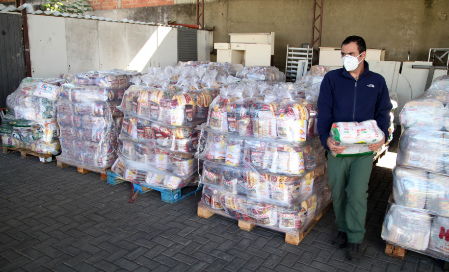 Cesta Básica Defesa Civil faz entrega de cestas básicas na cidade de Agudos do Sul. Foto: Ari Dias/AEN