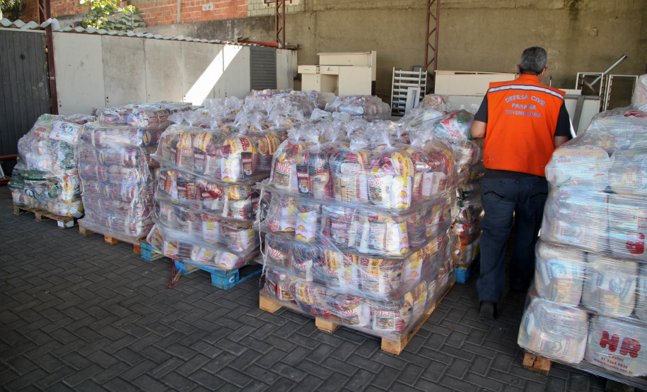 Cesta Básica Defesa Civil faz entrega de cestas básicas na cidade de Agudos do Sul. Foto: Ari Dias/AEN
