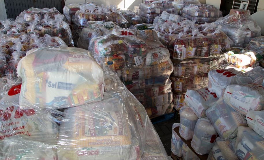 Cesta Básica Defesa Civil faz entrega de cestas básicas na cidade de Agudos do Sul. Foto: Ari Dias/AEN