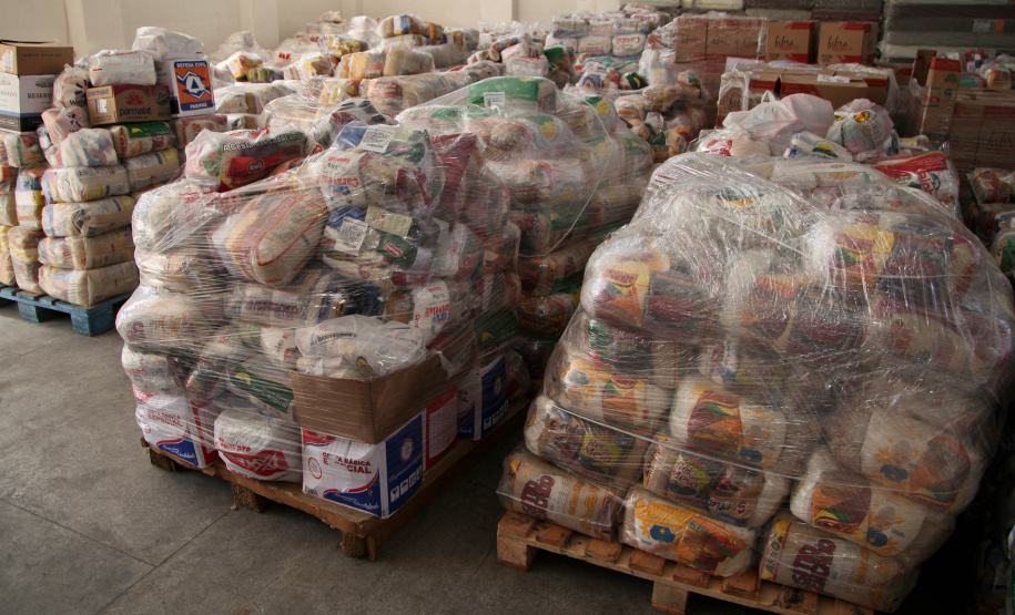 Cesta Básica Defesa Civil faz entrega de cestas básicas na cidade de Agudos do Sul. Foto: Ari Dias/AEN