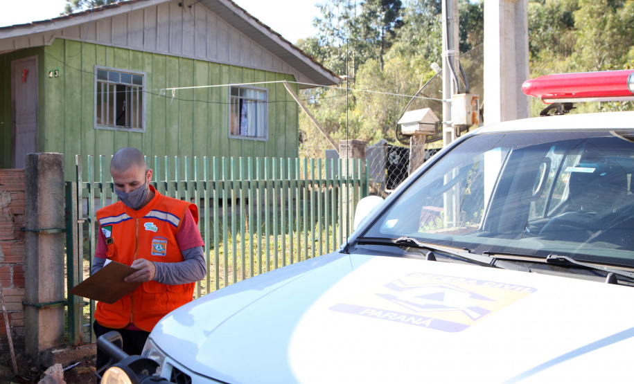 Cesta Básica Defesa Civil faz entrega de cestas básicas na cidade de Agudos do Sul. Foto: Ari Dias/AEN