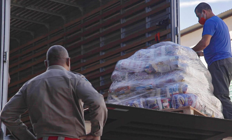 Alimentos arrecadados pela Cesta Solidária começam ser distribuídos. Foto:Valdelino Pontes