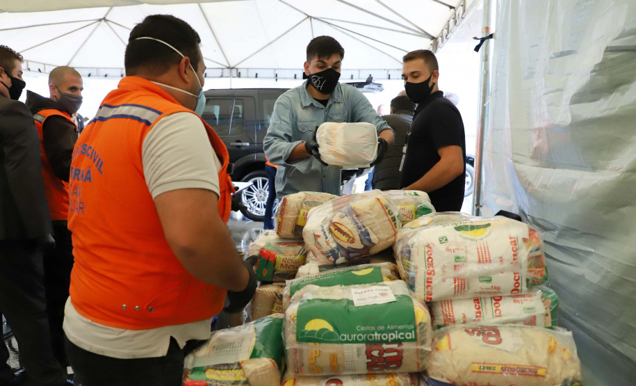 Cesta Solidária Paraná arrecada 150 toneladas de alimentos.