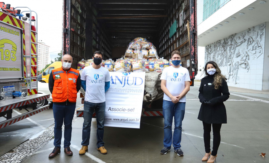 Cesta Solidária Paraná arrecada 150 toneladas de alimentos.