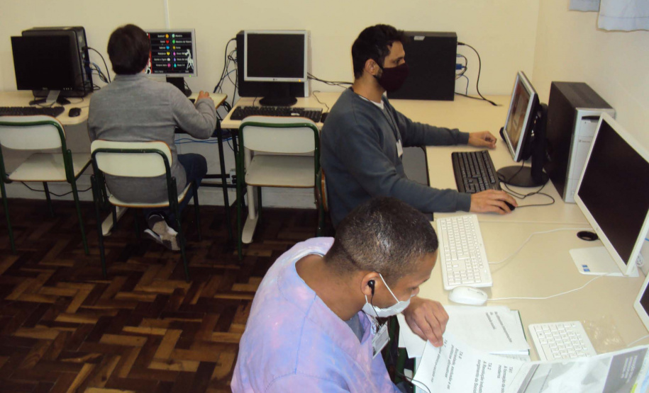 Presos do Paraná cursam ensino superior à distância com bolsa de estudo