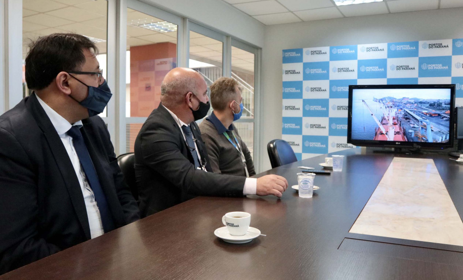Nesta segunda-feira (01), o superintendente estadual dos Correios no Paraná, Paulo Cezar Kremer dos Santos, visitou o Terminal de Contêineres de Paranaguá (TCP) e se reuniu com o presidente da Portos do Paraná, Luiz Fernando Garcia. Foto: Claudio Neves/Portos do Paraná