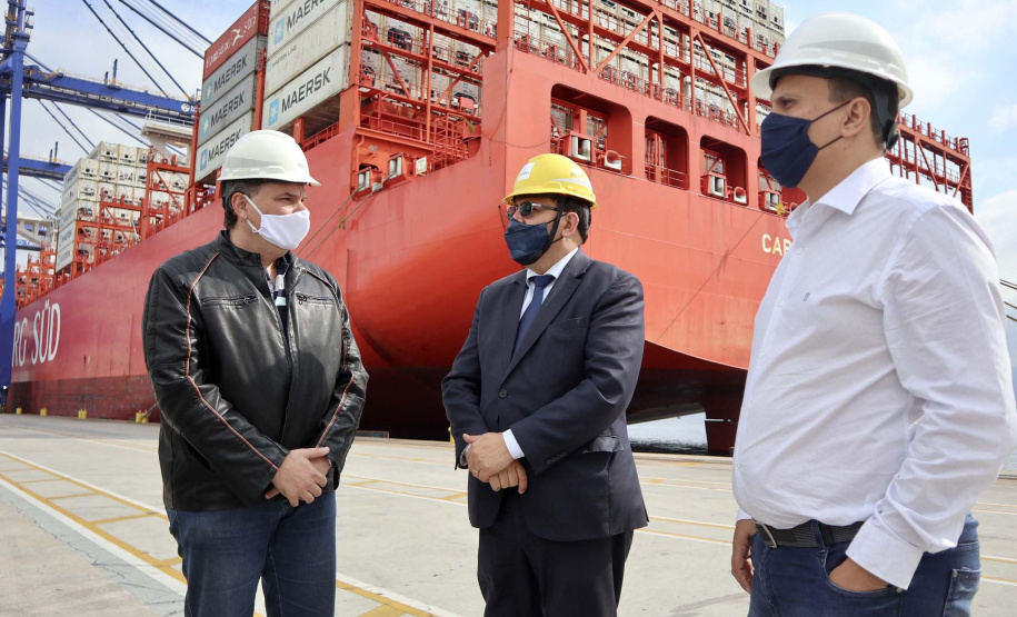 Nesta segunda-feira (01), o superintendente estadual dos Correios no Paraná, Paulo Cezar Kremer dos Santos, visitou o Terminal de Contêineres de Paranaguá (TCP) e se reuniu com o presidente da Portos do Paraná, Luiz Fernando Garcia. Foto: Claudio Neves/Portos do Paraná