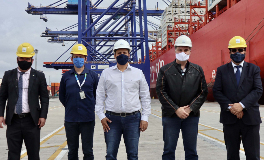Nesta segunda-feira (01), o superintendente estadual dos Correios no Paraná, Paulo Cezar Kremer dos Santos, visitou o Terminal de Contêineres de Paranaguá (TCP) e se reuniu com o presidente da Portos do Paraná, Luiz Fernando Garcia. Foto: Claudio Neves/Portos do Paraná