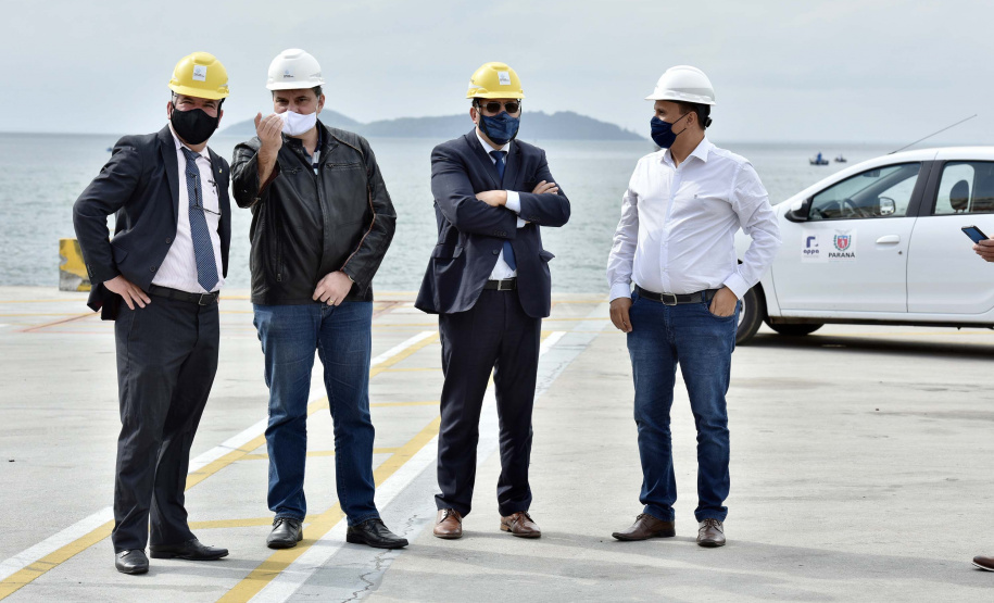 Nesta segunda-feira (01), o superintendente estadual dos Correios no Paraná, Paulo Cezar Kremer dos Santos, visitou o Terminal de Contêineres de Paranaguá (TCP) e se reuniu com o presidente da Portos do Paraná, Luiz Fernando Garcia. Foto: Claudio Neves/Portos do Paraná
