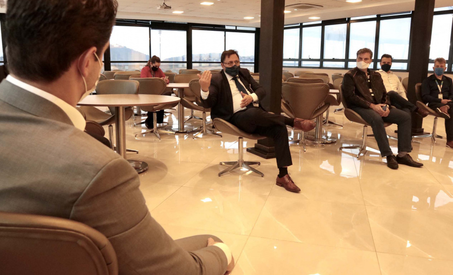 Nesta segunda-feira (01), o superintendente estadual dos Correios no Paraná, Paulo Cezar Kremer dos Santos, visitou o Terminal de Contêineres de Paranaguá (TCP) e se reuniu com o presidente da Portos do Paraná, Luiz Fernando Garcia. Foto: Claudio Neves/Portos do Paraná