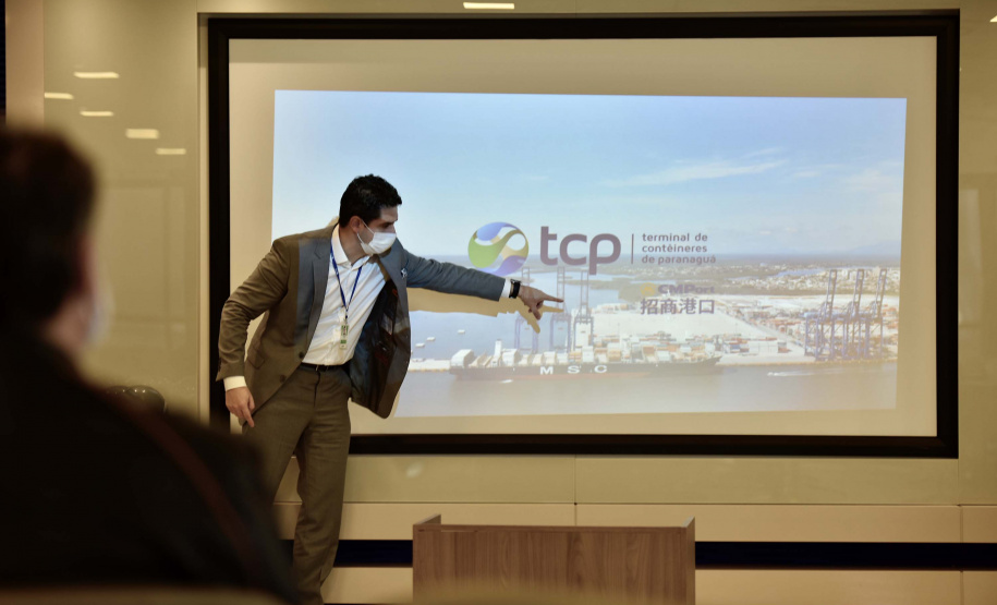 Nesta segunda-feira (01), o superintendente estadual dos Correios no Paraná, Paulo Cezar Kremer dos Santos, visitou o Terminal de Contêineres de Paranaguá (TCP) e se reuniu com o presidente da Portos do Paraná, Luiz Fernando Garcia. Foto: Claudio Neves/Portos do Paraná
