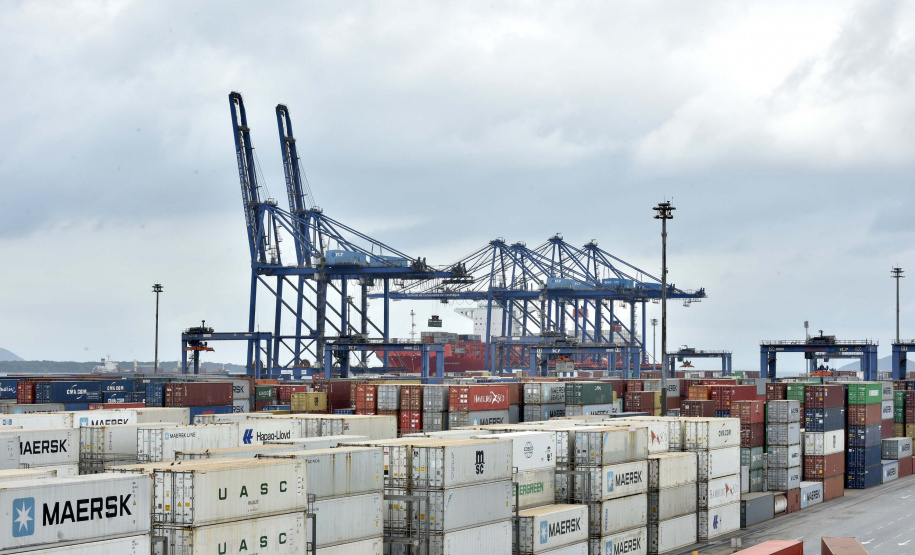 Nesta segunda-feira (01), o superintendente estadual dos Correios no Paraná, Paulo Cezar Kremer dos Santos, visitou o Terminal de Contêineres de Paranaguá (TCP) e se reuniu com o presidente da Portos do Paraná, Luiz Fernando Garcia. Foto: Claudio Neves/Portos do Paraná