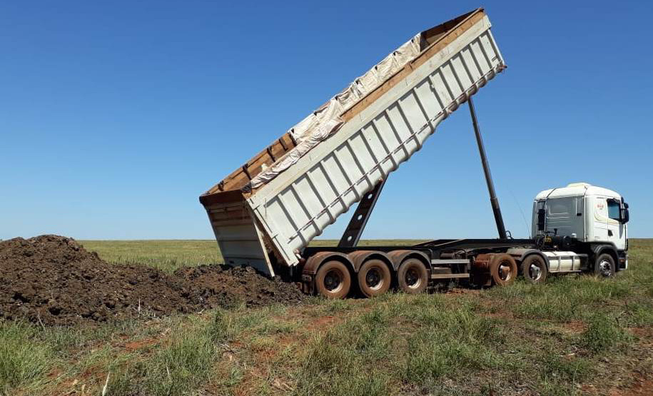 Lodo de esgoto beneficia agricultores da região de Umuarama. Foto:Sanepar