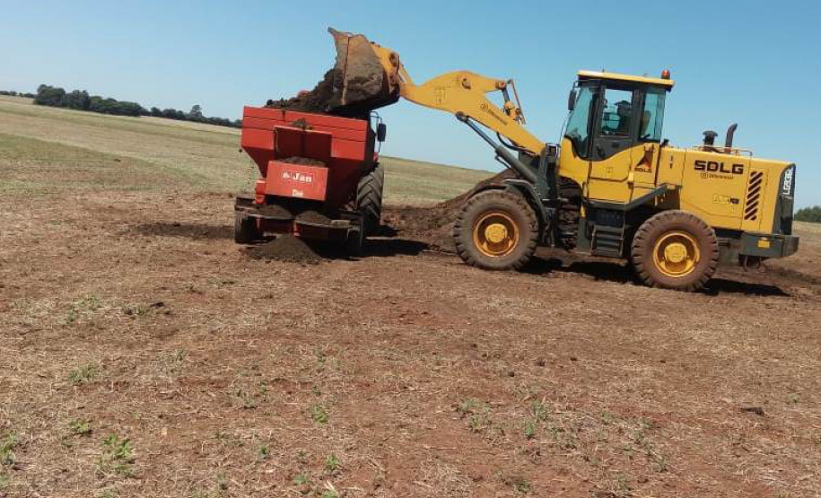 Lodo de esgoto beneficia agricultores da região de Umuarama. Foto:Sanepar