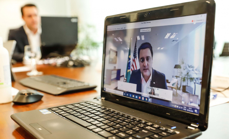 O governador Carlos Massa Ratinho Junior participou nesta terça-feira (2) de um evento online promovido pela Câmara Americana do Comércio (Amcham Curitiba) e destacou a estruturação do Estado para o enfrentamento ao novo coronavírus e o planejamento para a recuperação econômica do Estado pós-pandemia.