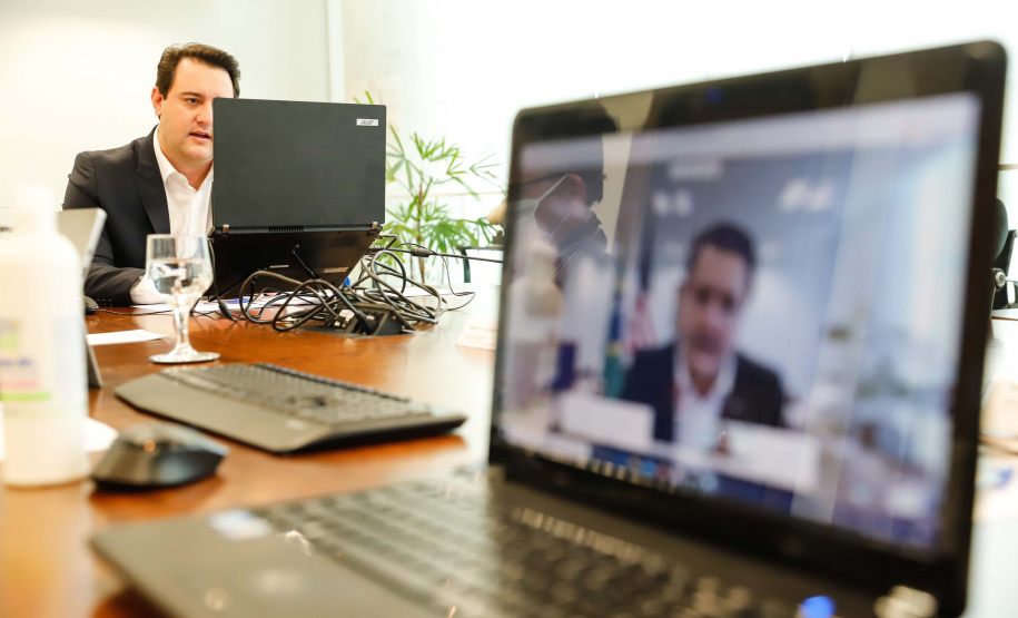 O governador Carlos Massa Ratinho Junior participou nesta terça-feira (2) de um evento online promovido pela Câmara Americana do Comércio (Amcham Curitiba) e destacou a estruturação do Estado para o enfrentamento ao novo coronavírus e o planejamento para a recuperação econômica do Estado pós-pandemia.