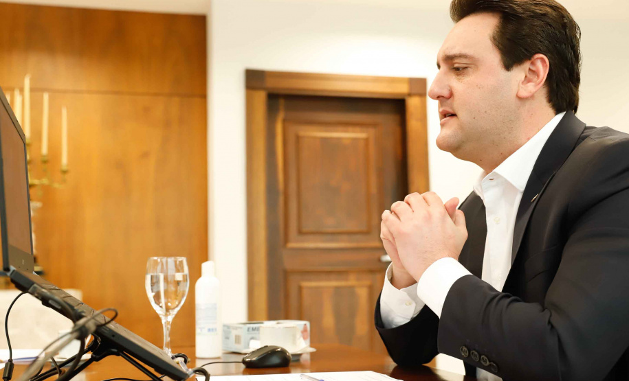 O governador Carlos Massa Ratinho Junior participou nesta terça-feira (2) de um evento online promovido pela Câmara Americana do Comércio (Amcham Curitiba) e destacou a estruturação do Estado para o enfrentamento ao novo coronavírus e o planejamento para a recuperação econômica do Estado pós-pandemia.