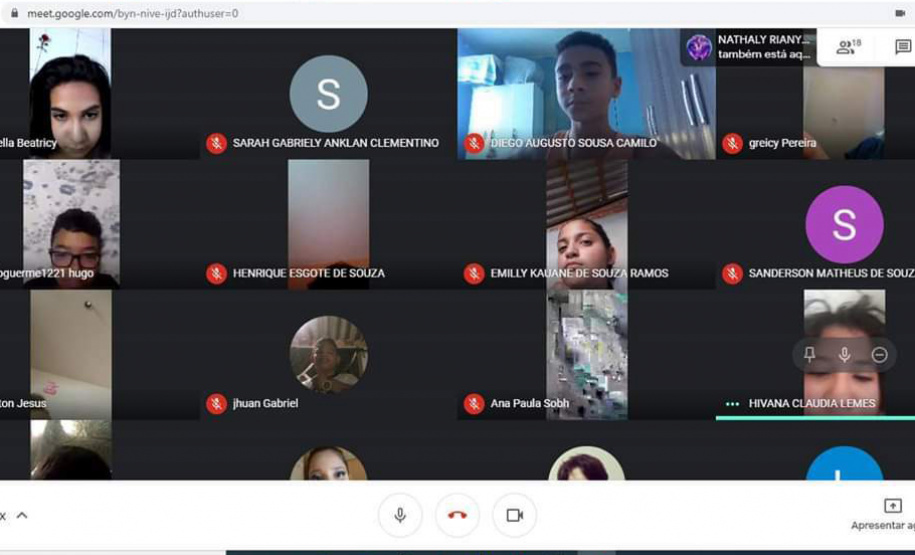 Reuniões online aproximam pais e equipes pedagógicas. Foto:SEED