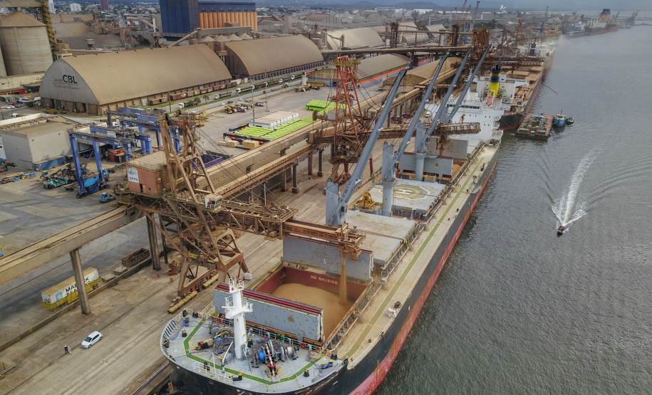 Porto de Paranaguá dobra embarques de soja.
Foto: José Fernando Ogura/AEN