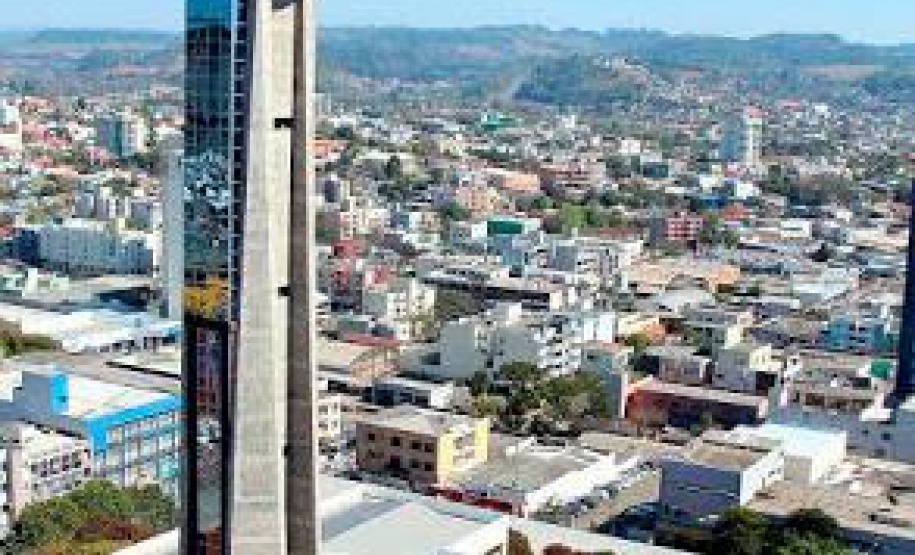 A revisão do Plano Diretor do Município (PDM), a ser realizada em períodos menores de 10 anos, é um grande instrumento de apoio para a correção das políticas públicas voltadas à promoção da melhoria da qualidade de vida da população e, ainda, fazer frente aos desafios criados pelo aumento populacional vegetativo ou decorrente de migrações.Foto:SEDU