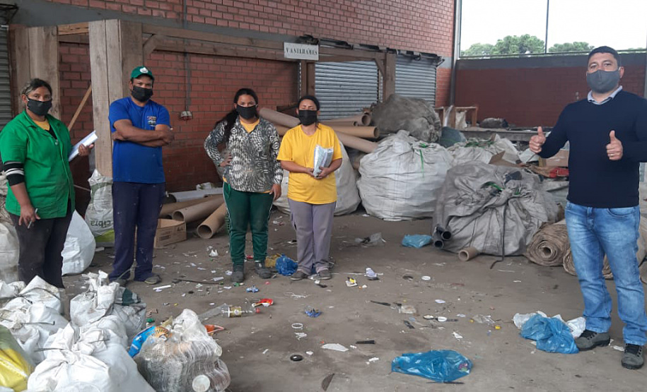 A Secretaria de Estado do Desenvolvimento Sustentável e do Turismo entregou 2.185 máscaras de pano para 29 cooperativas de materiais reciclados de 24 municípios paranaenses. A ação busca proteger os catadores de materiais recicláveis durante a pandemia do Covid-19. O repasse aconteceu a partir de segunda-feira (01). Foto: Divulgação/SEDEST