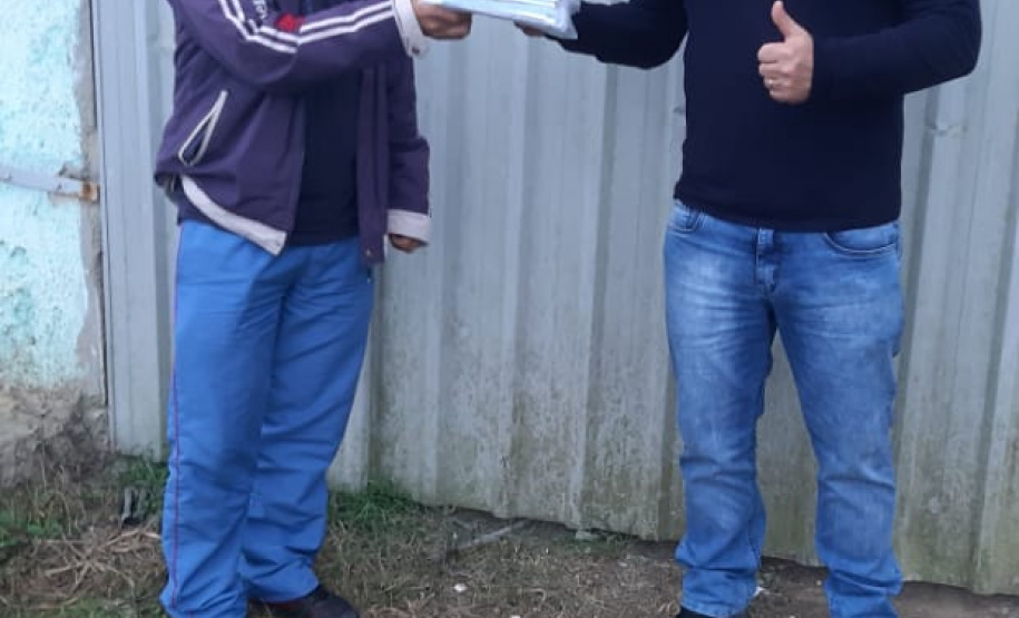 A Secretaria de Estado do Desenvolvimento Sustentável e do Turismo entregou 2.185 máscaras de pano para 29 cooperativas de materiais reciclados de 24 municípios paranaenses. A ação busca proteger os catadores de materiais recicláveis durante a pandemia do Covid-19. O repasse aconteceu a partir de segunda-feira (01). Foto: Divulgação/SEDEST