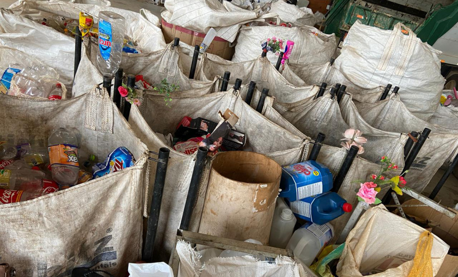 A Secretaria de Estado do Desenvolvimento Sustentável e do Turismo entregou 2.185 máscaras de pano para 29 cooperativas de materiais reciclados de 24 municípios paranaenses. A ação busca proteger os catadores de materiais recicláveis durante a pandemia do Covid-19. O repasse aconteceu a partir de segunda-feira (01). Foto: Divulgação/SEDEST