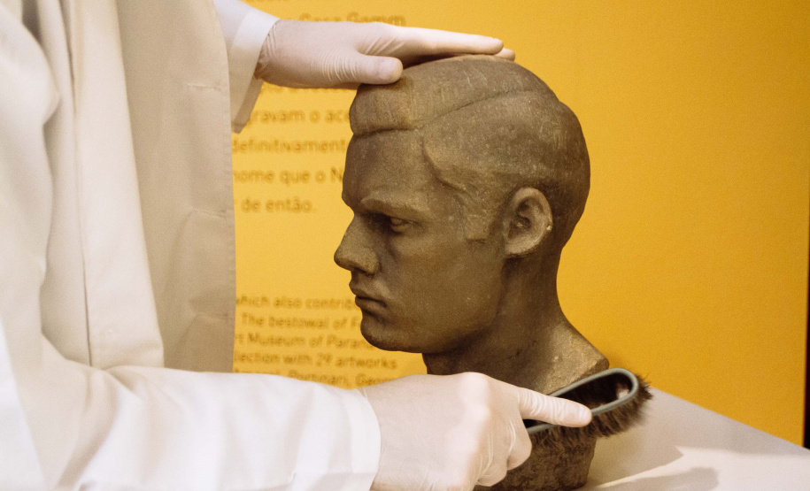 Trabalho de conservação das obras do MON segue intenso durante a quarentena.