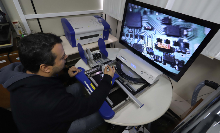 Criada há 30 anos para estimular a geração e instalação de empresas de base tecnológica no Paraná, a Incubadora Tecnológica do Tecpar (Intec) foi a primeira incubadora do Estado com este perfil. Foto: Arnaldo Alves / ANPr.